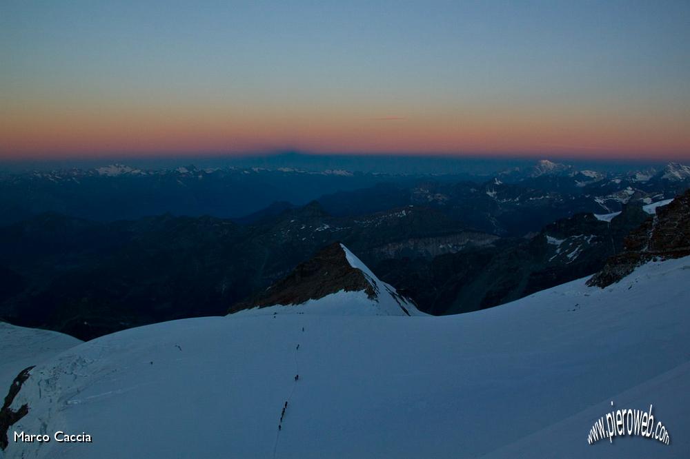 25_Poi il cielo si colora per l'alba.JPG